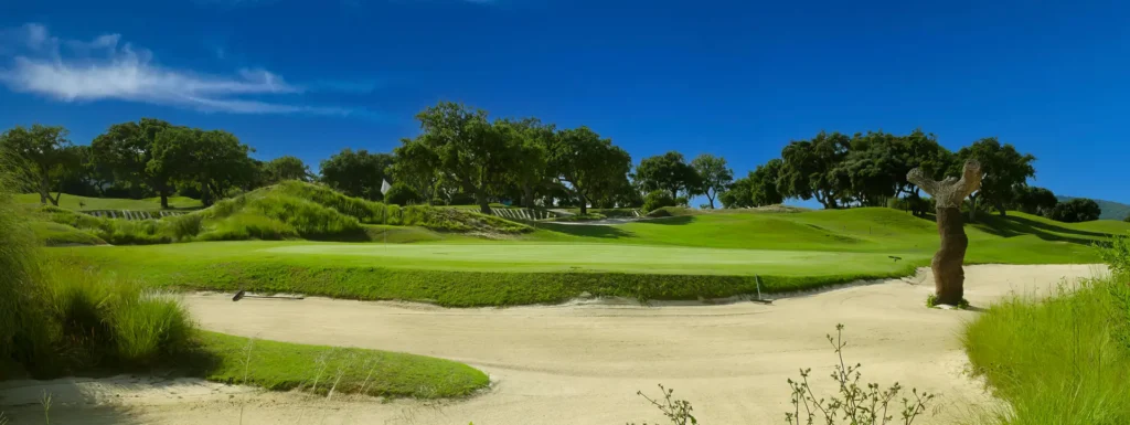 Campo de Golf en San Roque en Andalucia. Green feas en la Costa de Sol. San Roque Golf & Resort